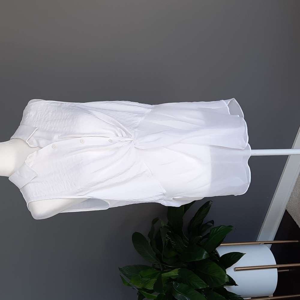White BCBG sleeveless twist knot top